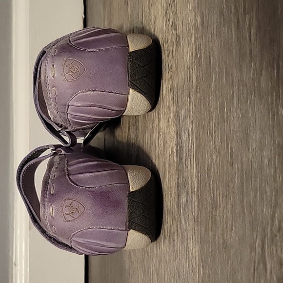 Beautiful Light Purple Mary Jane Style Ariat Shoes - Picture 6 of 8